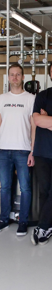 F.v: Markus Medína (Glencore Nikkelverk), Ulrik Skøie (Glencore Nikkelverk), Hans Kristian Risnes (Eramet Kvinesdal), lærer Paul Jensen (tidl. 3B Fibreglass), Jørgen Premak (Glencore Nikkelverk), Alexander Taylor (Glencore Nikkelverk), Thomas Ingebretsen (Eramet Kvinesdal), Charlotte Høiland (Glencore Nikkelverk) og Geir Atle Ellingsen (3B Fibreglass)